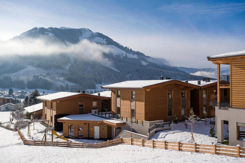 Buitenaanzicht in de winter bij Resort Tirol am Sonnenplateau