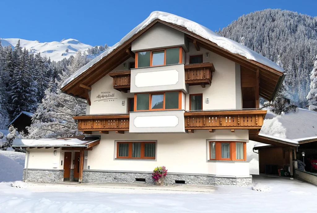 skichalet alpkristall in st. anton vooraanzicht