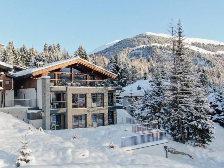 Buitenaanzicht van Chalet der Legenden