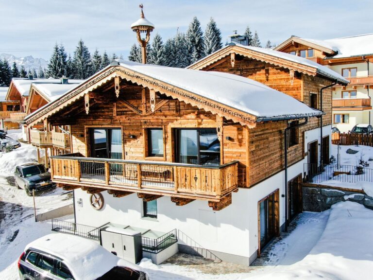 Buitenaanzicht van Chalet Pinzgauer Almhütte