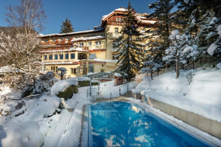 buitenzwembad van Hotel Alpenblick