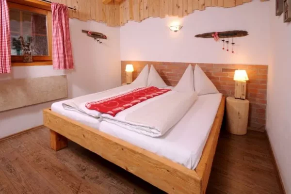 almchalet sneeberg in muhlbach am hochkoning slaapkamer