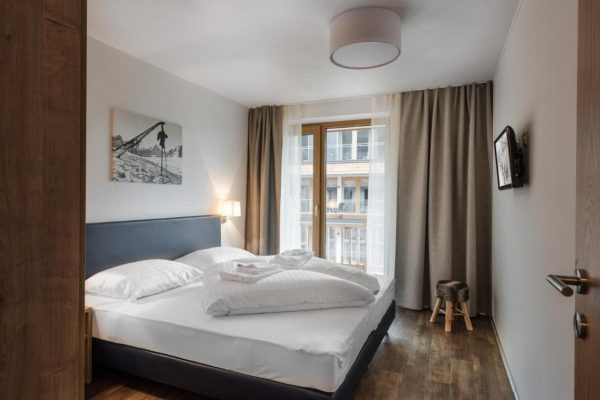 slaapkamer bij Alpenparks Central Zell am See