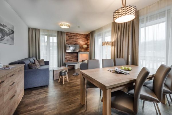 woonkamer bij Alpenparks Central Zell am See