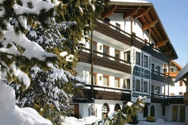 Voorkant Chalet alber in st. anton