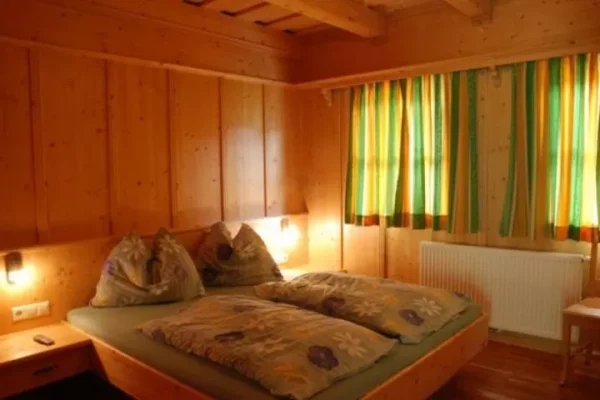 slaapkamer voor twee personen bij Chalet Amade