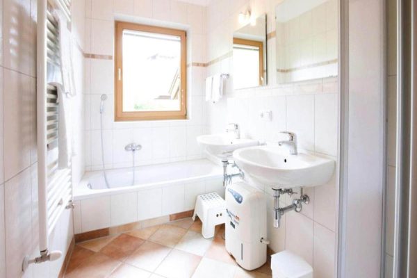 badkamer bij Chalet-appartement Bärlerhof