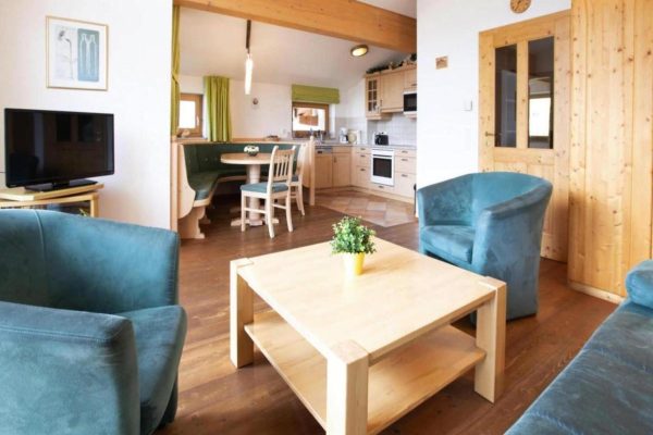 Woonkamer bij Chalet-appartement Bärlerhof
