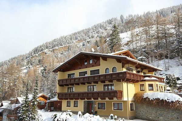 buitenaazicht van Chalet-appartement Leiter