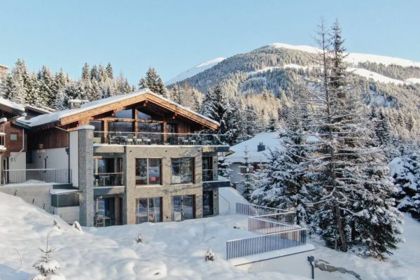 Buitenaanzicht van Chalet der Legenden