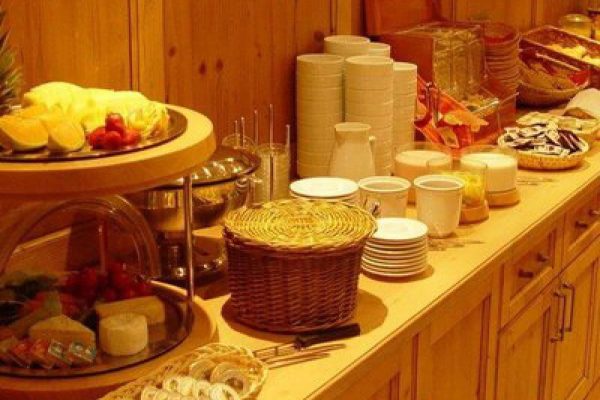 chalet elfriede in serfaus gecaterd ontbijt
