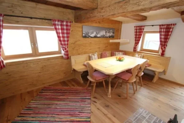 eettafel bij halet Hennleiten Hütte