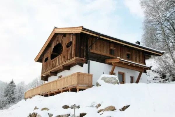 vooraanzicht van halet Hennleiten Hütte