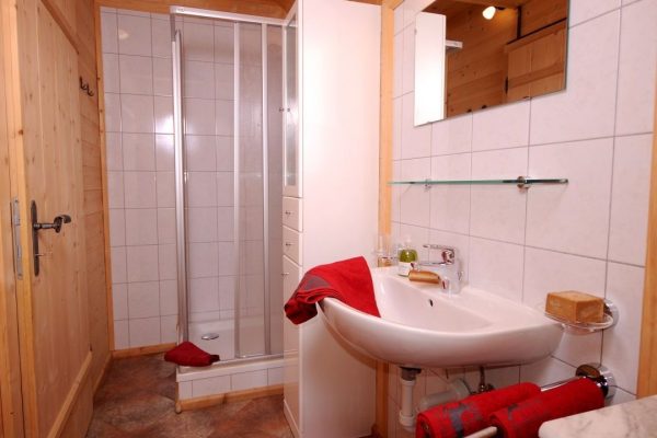 chalet josef speckbacherhutte in mayrhofen badkamer