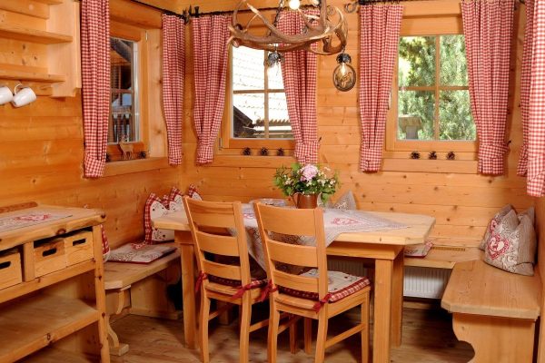 chalet josef speckbacherhutte in mayrhofen eetgedeelte