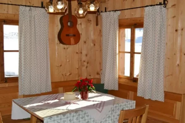 chalet lennkhutte in rauris eetgedeelte