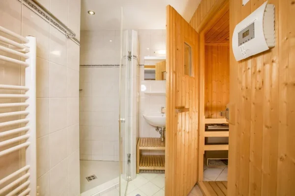 sauna en badkamer van Chalet Märchenblick 1