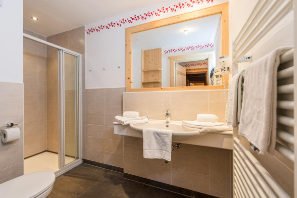 chalet miterspitz in pichl bei schaldming badkamer