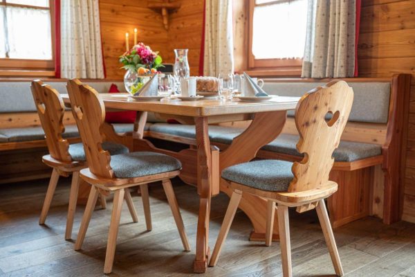 chalet miterspitz in pichl bei schaldming eetgedeelte
