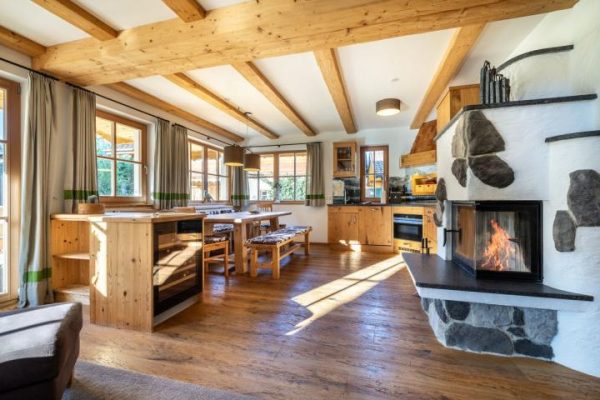 Woonkamer en keuken van Chalet Rustika I