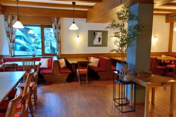 chalet ruth in solden eetkamer