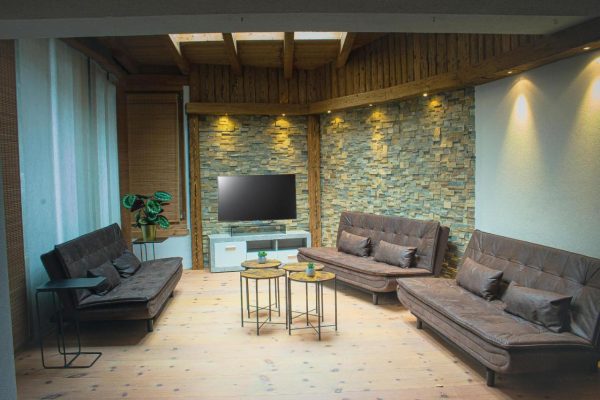woonkamer van emma's chalet