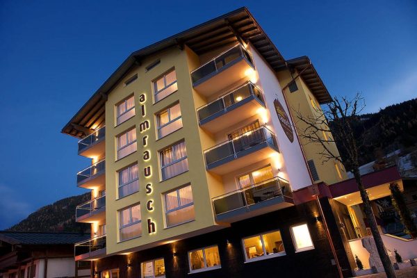 Vooraanzicht van Hotel Almrausch