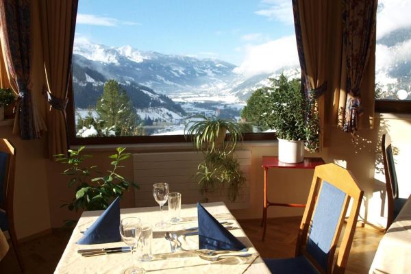 restaurant met uitzicht bij Hotel Alpenblick