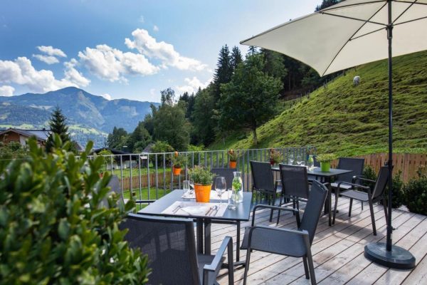 Terras bij Hotel Der Waldhof
