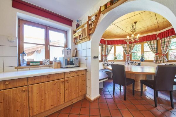 keuken en eettafel van Landhaus Felix