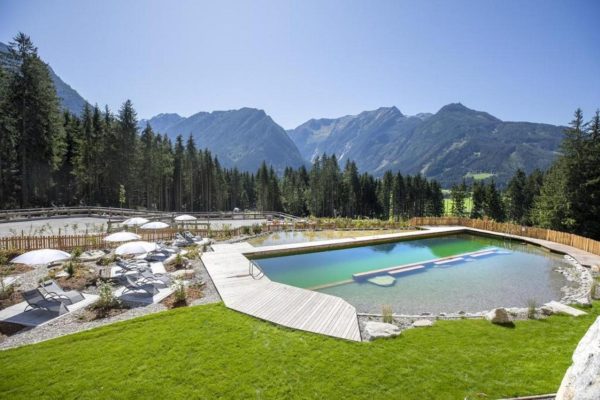 Tuin met zwembad van nationalpark chalet malhamhorn