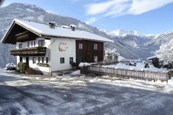 plenkenhof in neukirchen vooraanzicht