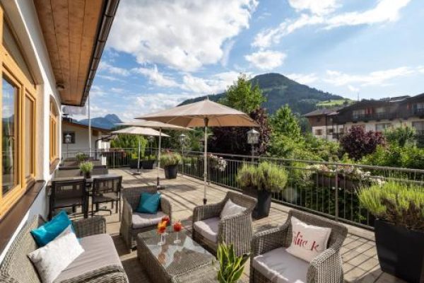 Terras bij Hotel Kirchberger Hof
